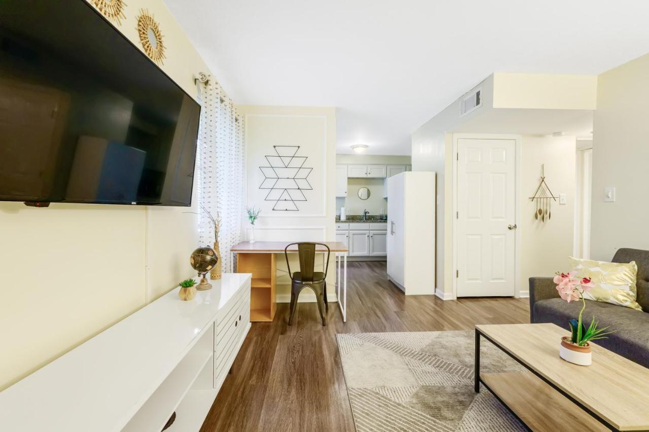 Dapper Digs - King Bed - Long Term Stays - Duke Durham Ngoại thất bức ảnh