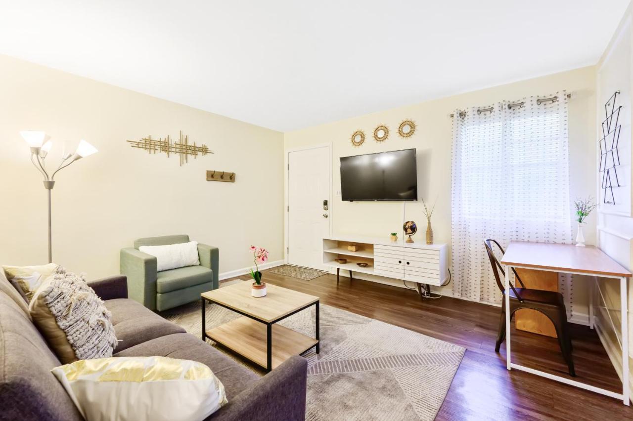 Dapper Digs - King Bed - Long Term Stays - Duke Durham Ngoại thất bức ảnh