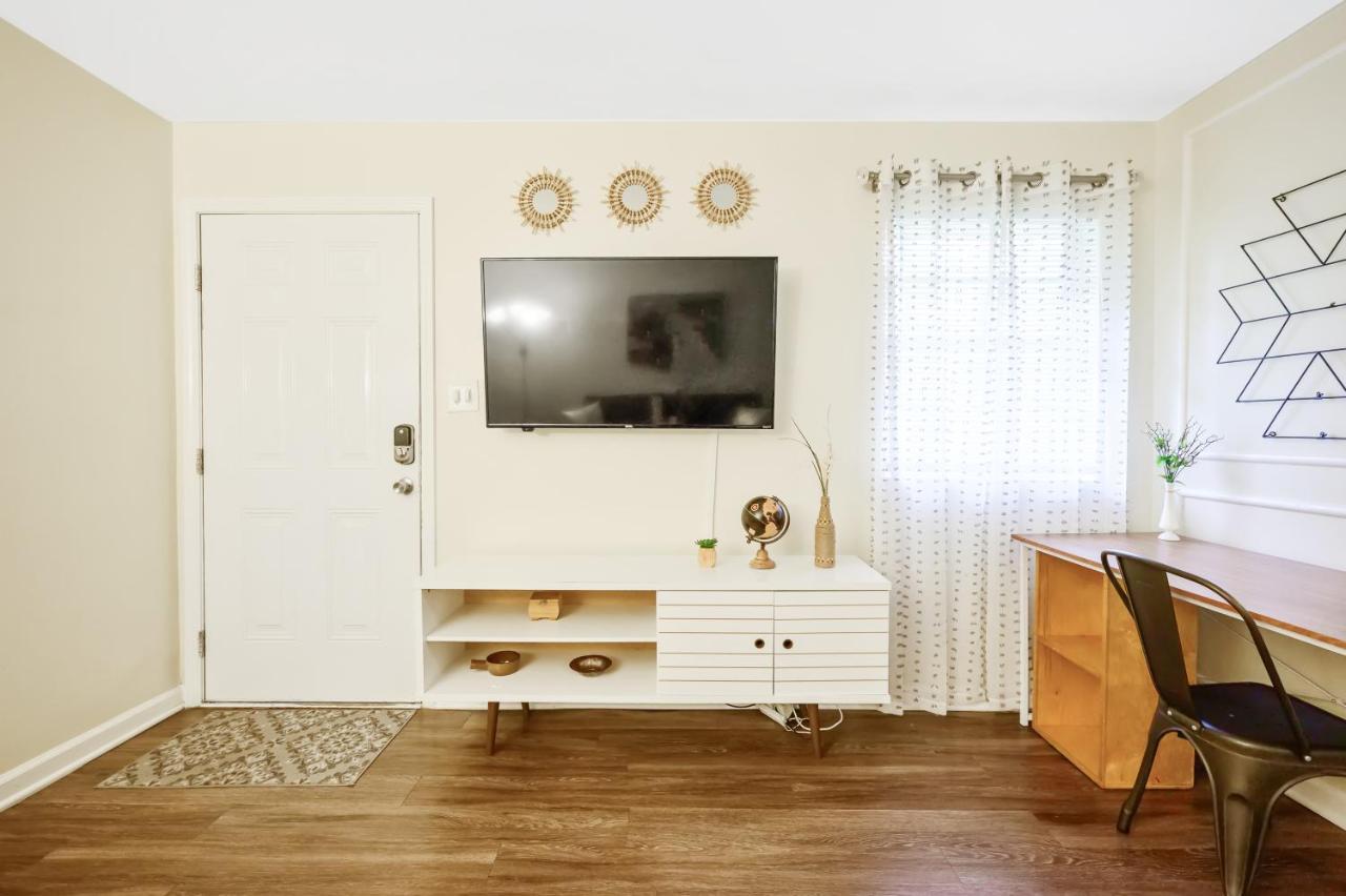 Dapper Digs - King Bed - Long Term Stays - Duke Durham Ngoại thất bức ảnh
