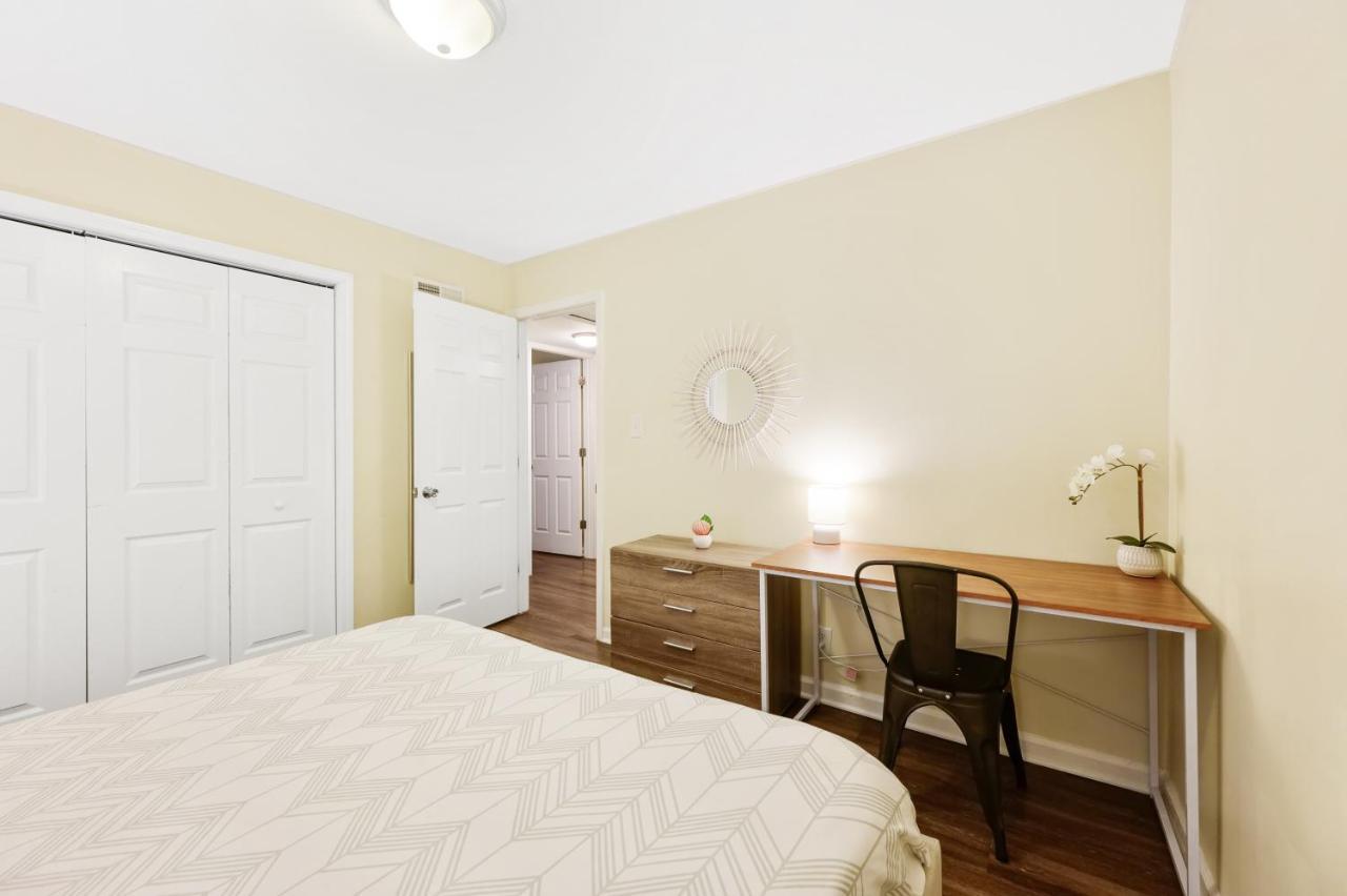 Dapper Digs - King Bed - Long Term Stays - Duke Durham Ngoại thất bức ảnh