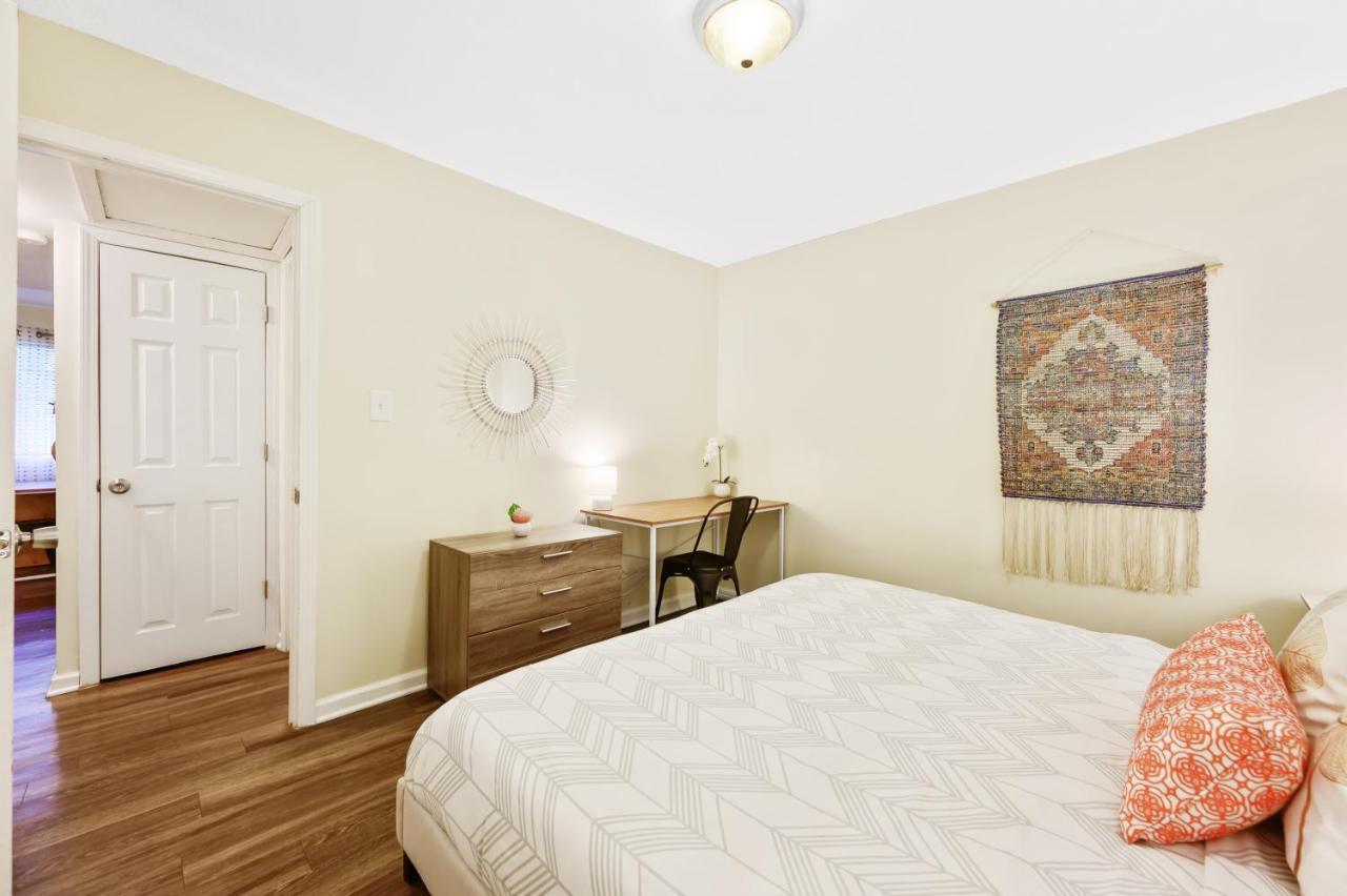 Dapper Digs - King Bed - Long Term Stays - Duke Durham Ngoại thất bức ảnh
