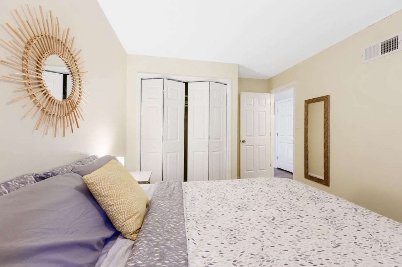 Dapper Digs - King Bed - Long Term Stays - Duke Durham Ngoại thất bức ảnh